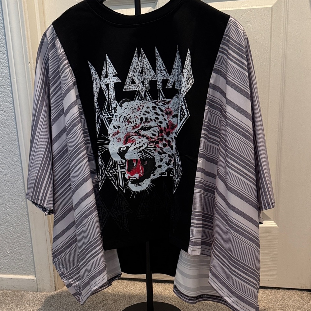 Def Leppard Band Tee and Kimono in One Black and Gray OS NWT